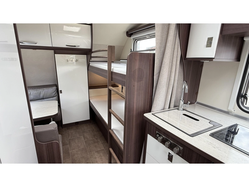 Bürstner Averso Plus 510 TK kinderkamer rondzit 