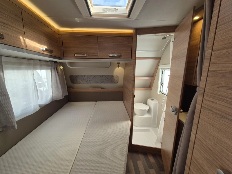 Weinsberg CaraOne Edition HOT 500 FDK Stapelbed  foto: 9