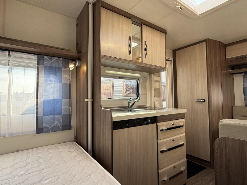 Hobby De luxe Easy 400 SF dwars bed treinzit toilet  foto: 6