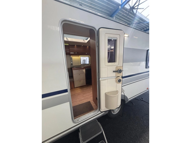 Adria Adora 462 PU voortent, fietsenrek.  foto: 14