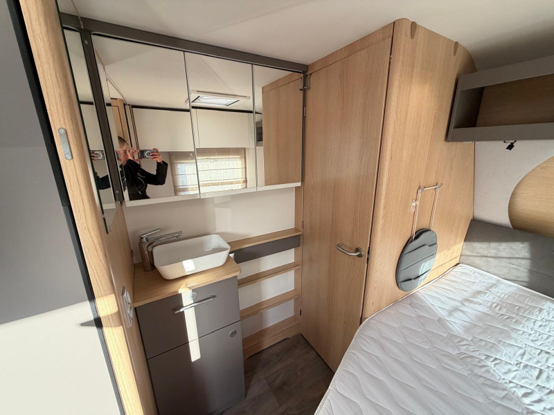 LMC Tandero 480 D Met Truma mover!  foto: 10