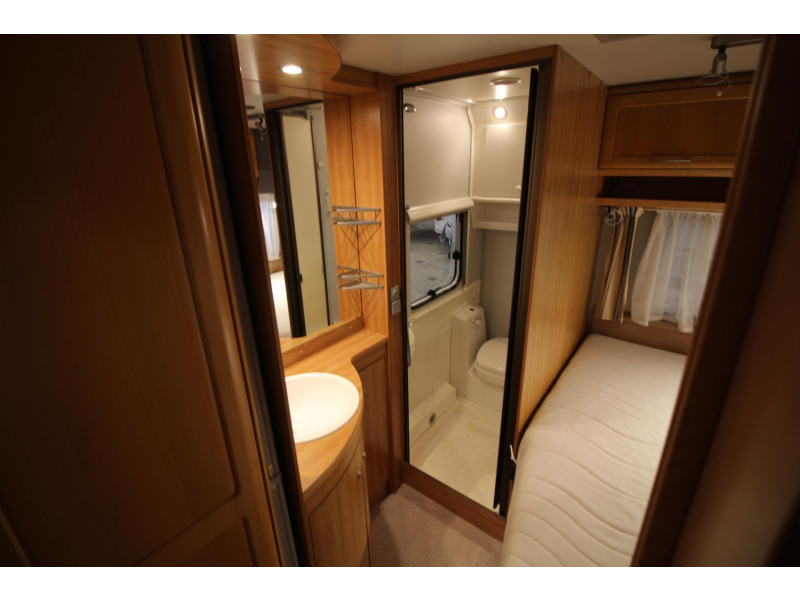 Knaus Azur 450 TF Mover, Voortent, Fietsenr  foto: 9