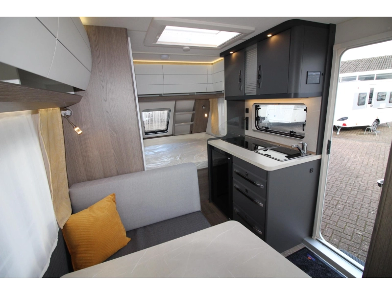 Hobby On Tour 390 SF Caravan breedte 220 cm!  foto: 14