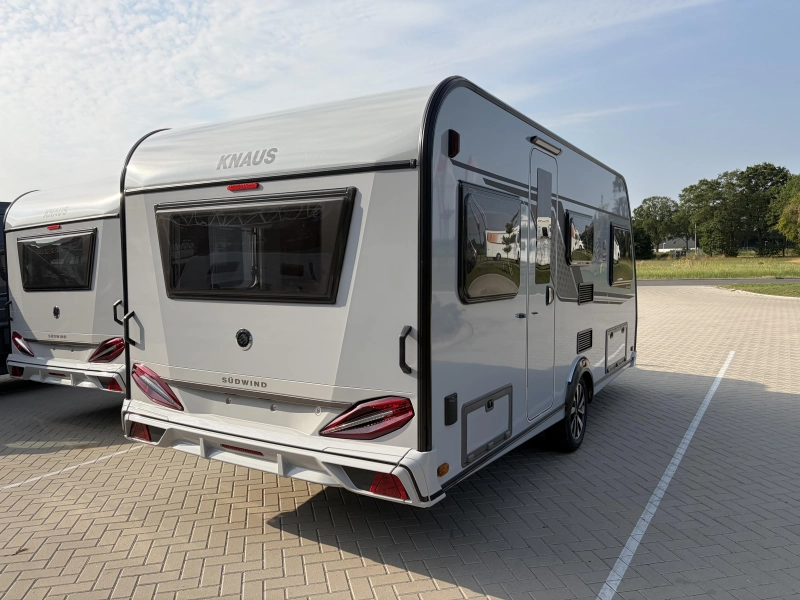 Knaus Sudwind Black Selection 460 EU enkele bedden / dinette 
