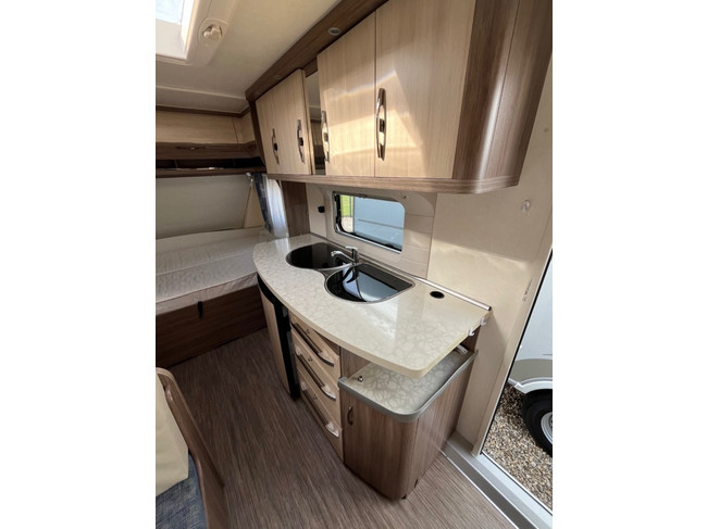 Hobby 440 Sf De Luxe topstaat! vast bed 2014 foto: 3