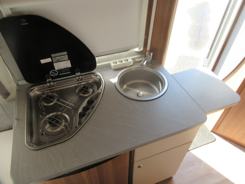 Weinsberg CaraOne Edition HOT 390 MET VOORTENT  foto: 5