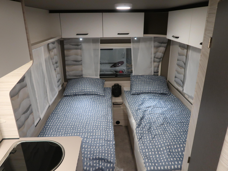 Dethleffs C'Joy 460 LE ENKELE BEDDEN, LICHTGEW.  foto: 18