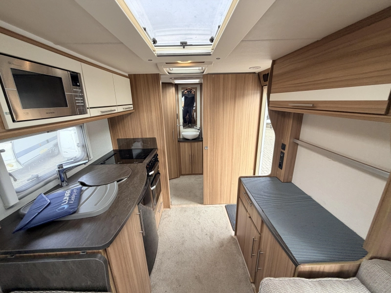 Elddis Crusader Solano 462 Mover voortent. Enkel bed  foto: 9