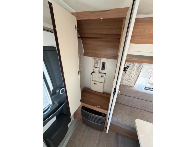 Hobby De Luxe 440 SF Incl. Airco en Voortent  foto: 23