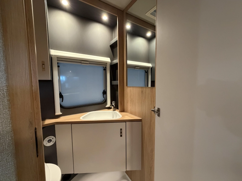 Knaus Sport 460 EU enkele bedden / dinette  foto: 11