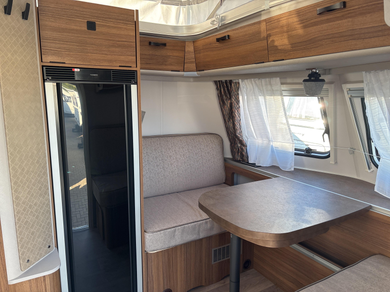 Eriba Touring 630 Legend Mover/Thule luifel  foto: 2