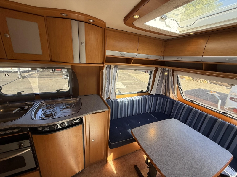 Dethleffs Lifestyle 500 DB FRANSBED RONDZIT TENT TOP  foto: 7