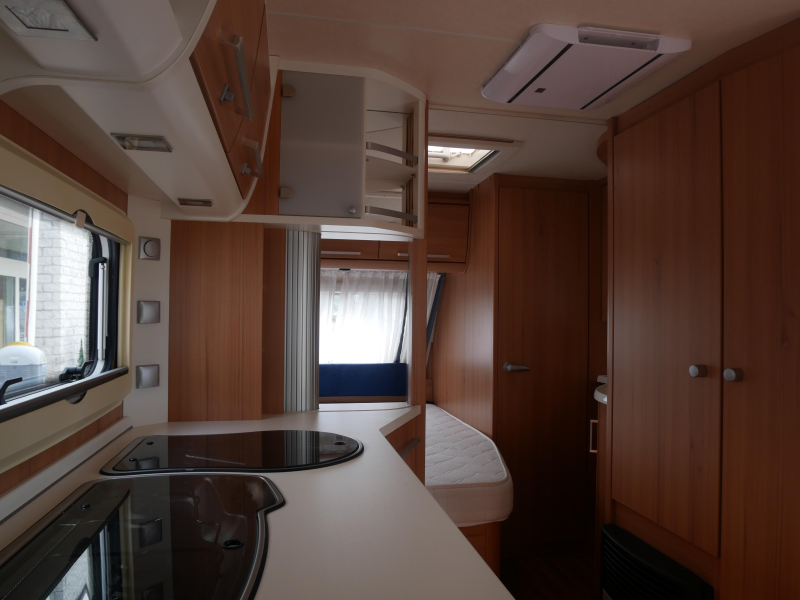 Knaus Sudwind 500 FU Voortent + cassetteluifel  foto: 9