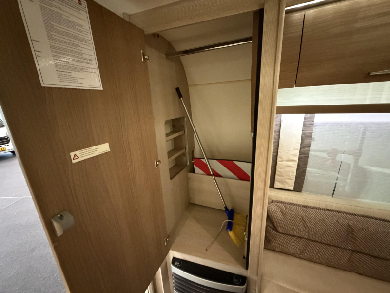 Bürstner Averso 450 TS mover - luifel - voortent  foto: 14