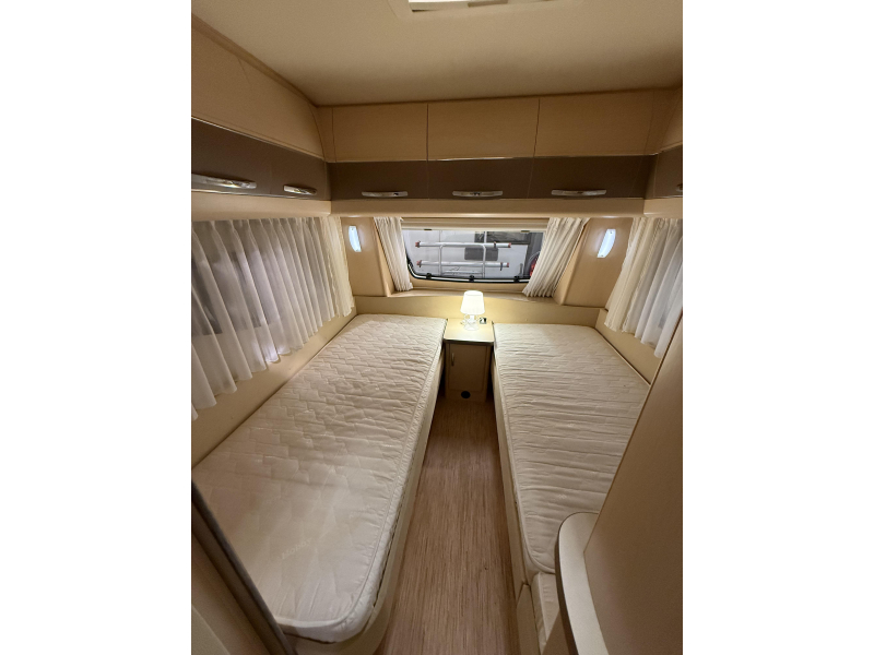 Hobby La Vita Bionda 495 UL 2 BEDDEN MOVER LUIFEL TOP  foto: 12