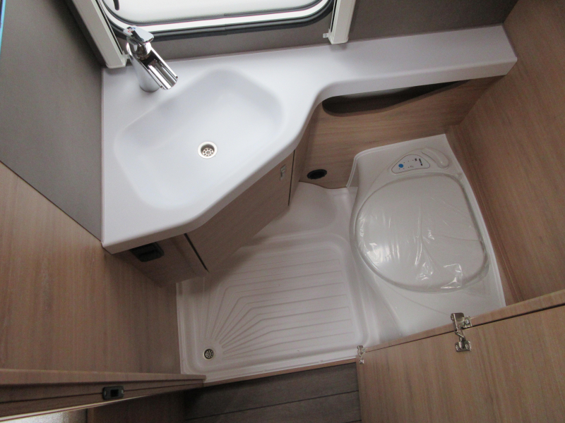 Knaus Sudwind Black Selection 420 QD COMPACT EN GROTE KEUKEN !  foto: 12