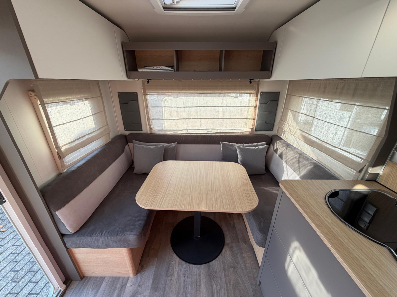 LMC Tandero 480 D Met Truma mover!  foto: 6