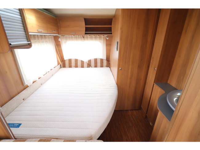 Bürstner Averso 495 TK Stapelbed / Voortent foto: 11