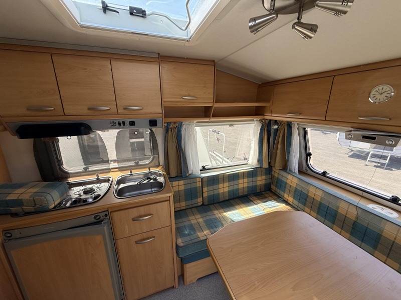 Knaus Sudwind 450 TF FRANSBED RONDZIT TENT  foto: 7