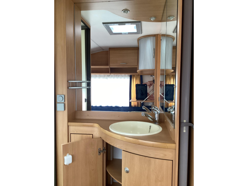 Knaus Sudwind 450 TUF voortent  foto: 5