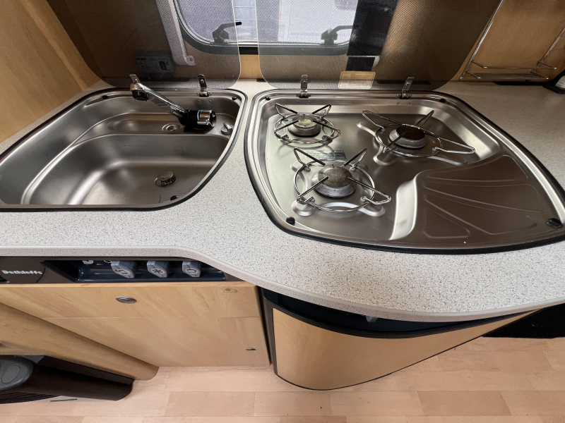 Dethleffs Camper 510 TK stapelbed  foto: 9