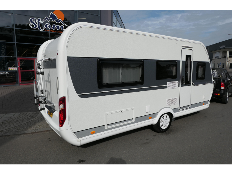 Hobby De Luxe 460 LU enk. bed mover en voort.  foto: 2