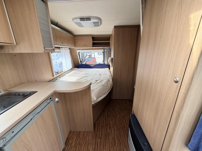Bürstner Averso Fifty 460 TS Airco! Mooie tent fr bed  foto: 5