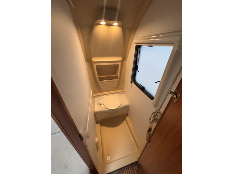 Adria Adora 462 PU voortent, fietsenrek.  foto: 12