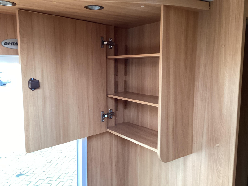 Dethleffs Camper 450 DB voortent  foto: 18