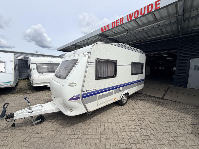 Hobby De Luxe 400 SF Voortent, Zitje Dwarsbed  foto: 16