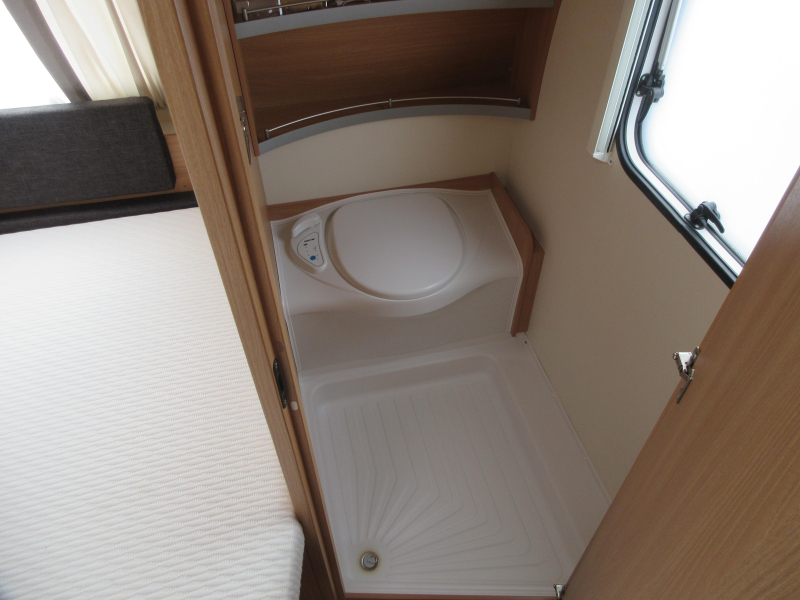Knaus Sudwind 450 FU NETJES EN MET MOVER  foto: 12