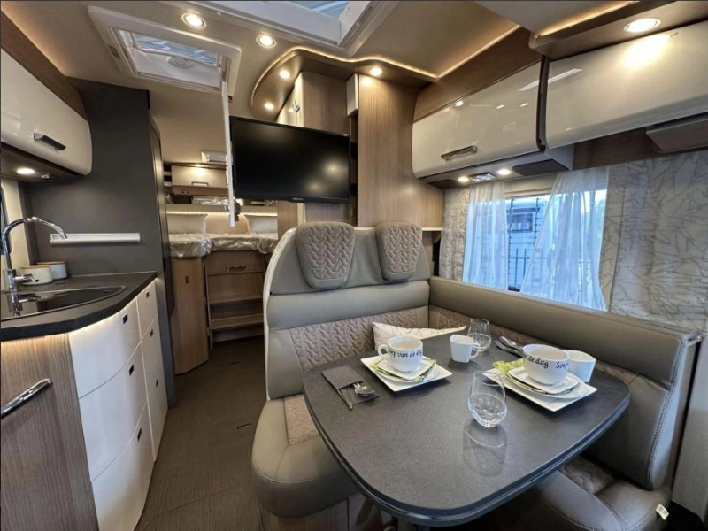 Carthago C1-Tourer 141 KB-LE 2 APARTE BED-180PK-AUTOM  foto: 2