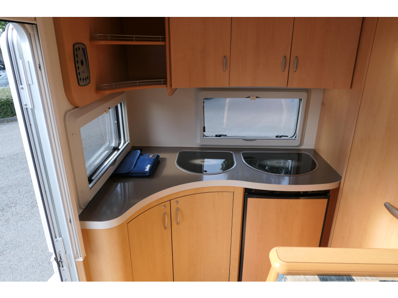 Hobby De Luxe 520 TMF mover, airco en voortent  foto: 12