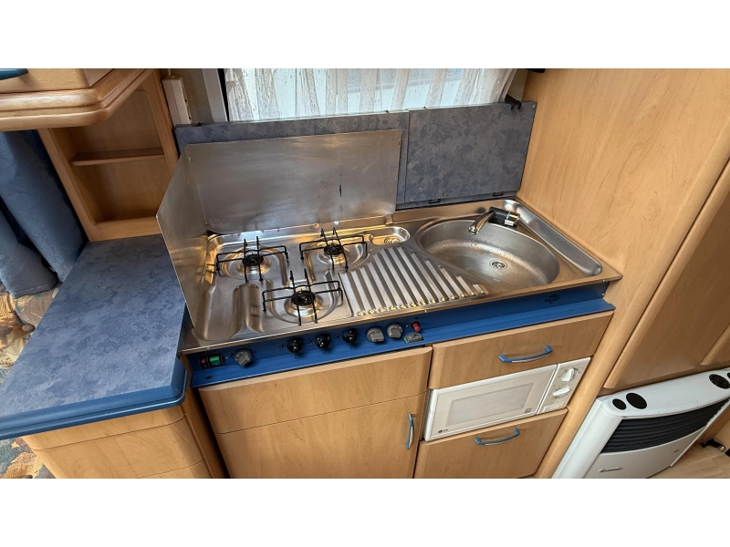 Hobby De Luxe 540 UK kinderkamer rondzit  foto: 4