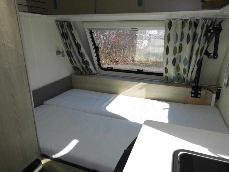 Adria Aviva 360 DD Mover, luifel!  foto: 3