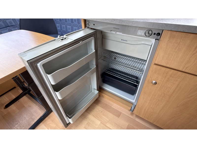 Knaus Sudwind 450 FU frans bed rondzit toilet  foto: 5