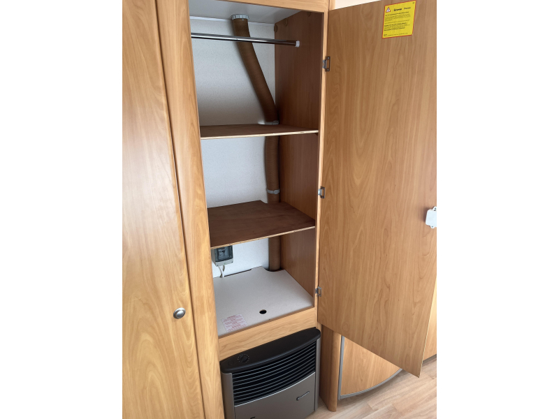 Chateau Calypso 480 KMD Stapelbed - Voortent  foto: 13
