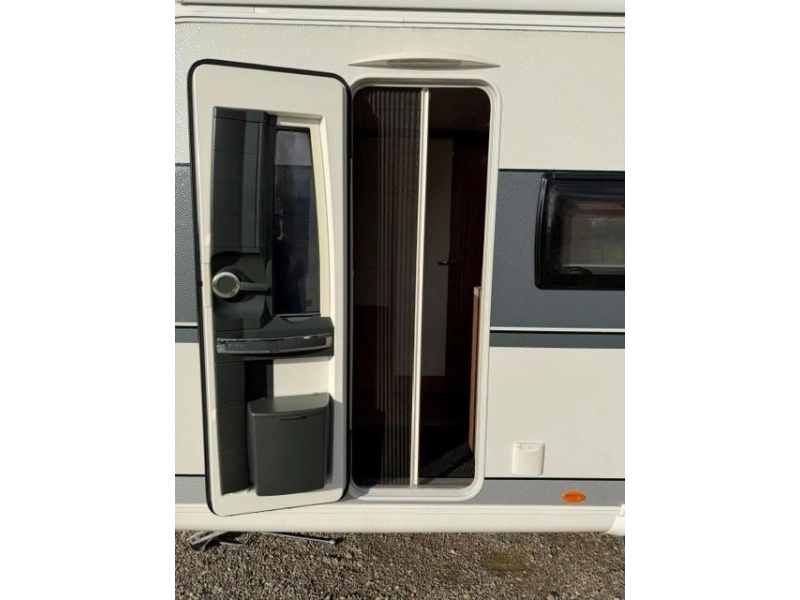 Hobby De Luxe 490 KMF stapelbed zeer compleet  foto: 10