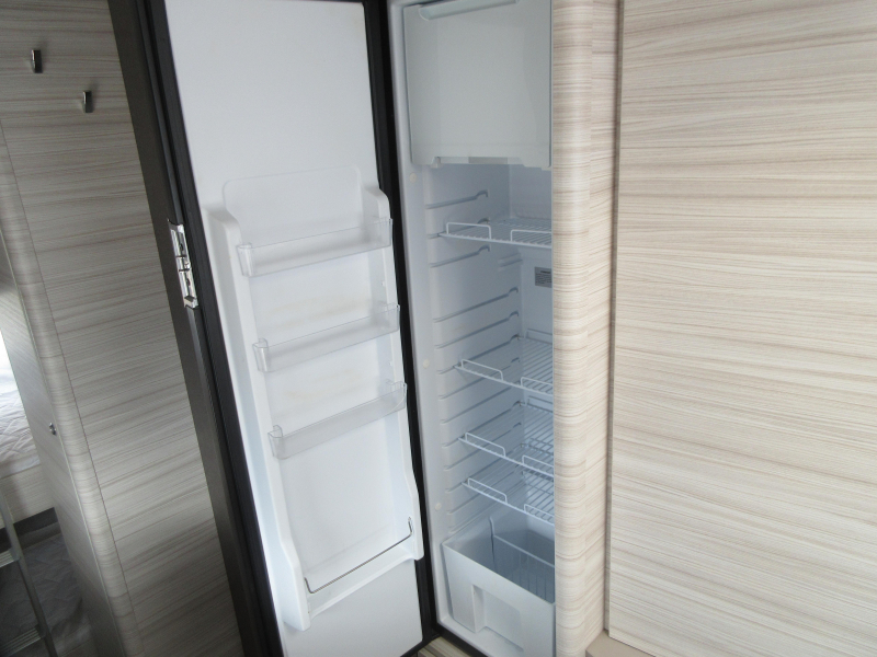 Dethleffs C'Joy 480 QLK GEZINS CARAVAN, VOORTENT  foto: 14