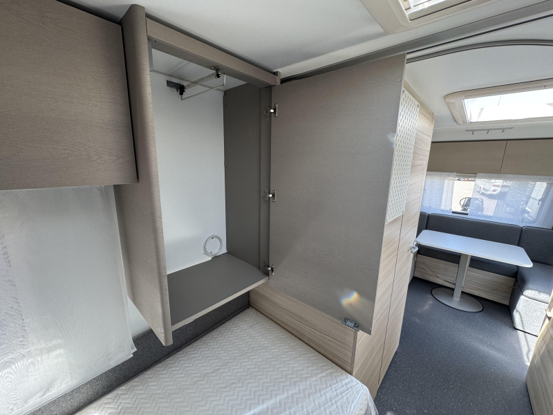 Adria Altea 502 UL 60 Year, deur met raam  foto: 6
