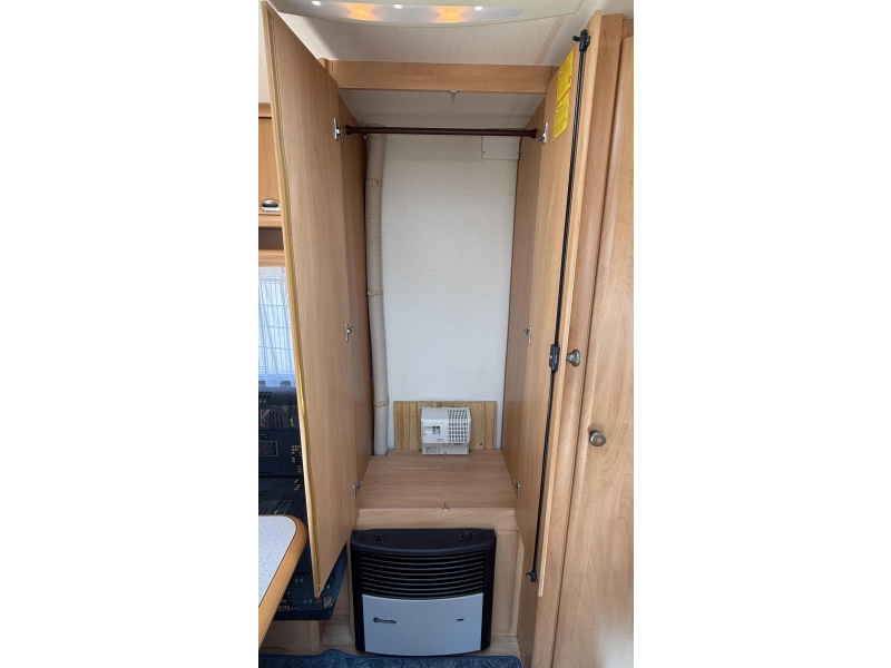 Hobby De luxe Easy 450 UF dwars bed rondzit toilet 