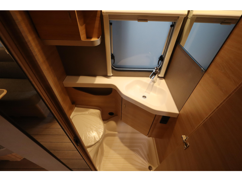 Knaus Sudwind Black Selection 460 EU Enkele bedden  foto: 10
