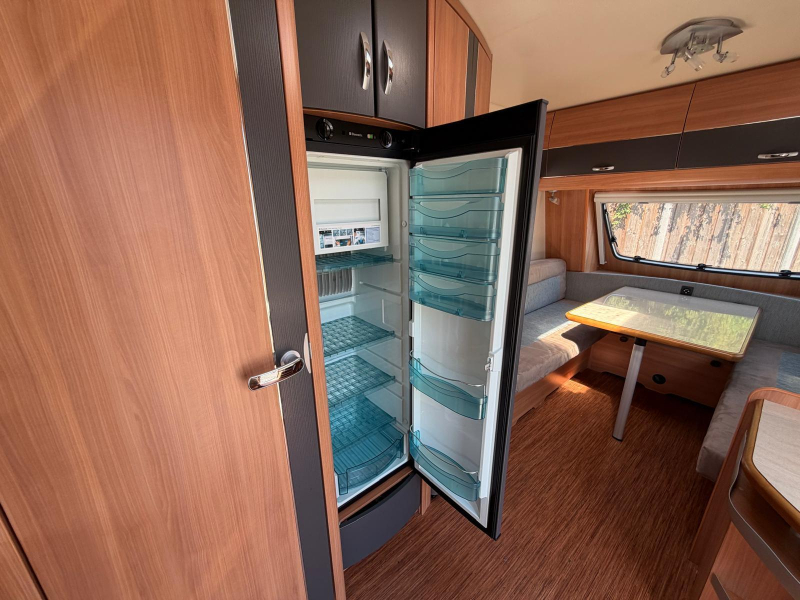 Hobby De Luxe 380 TB Met mover en luifel!  foto: 12