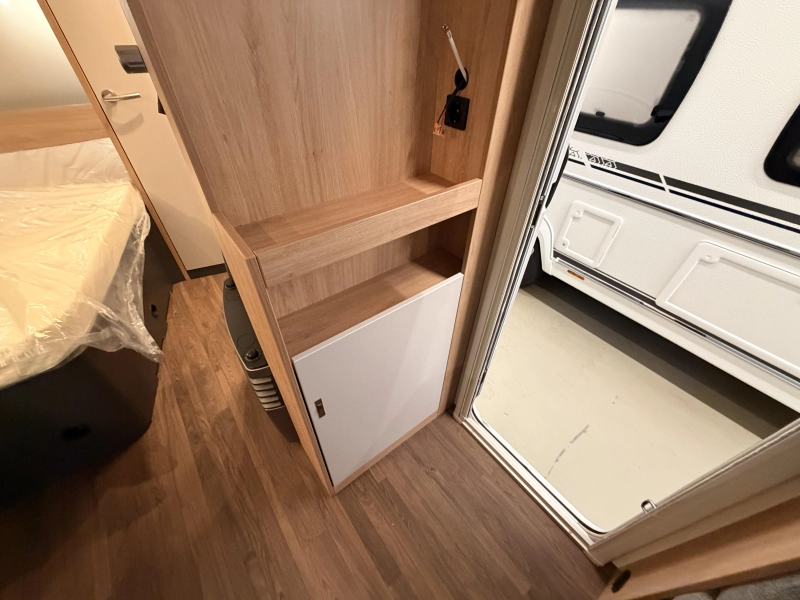 Knaus Sport 450 FU 1800 KG + Fransbed  foto: 18