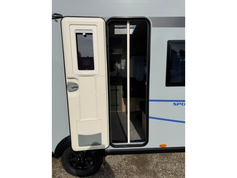 Caravelair Sport Line 455 Frans bed - Ruime rondzit  foto: 8