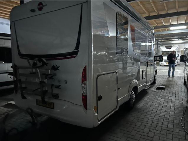 Bürstner Lyseo 734 - QUEENSBED+HEFBED 4-PERS 