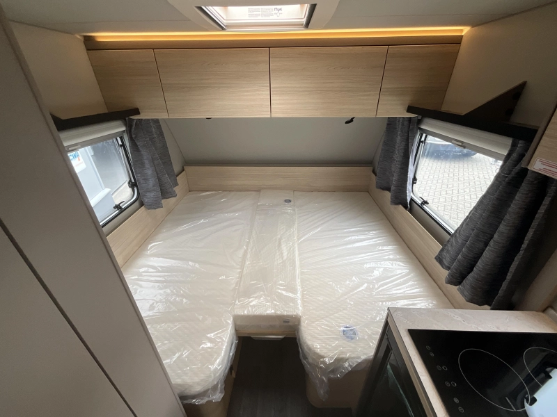 Weinsberg CaraLife 470 EU AIRCO-ENKELE BEDDEN  foto: 9
