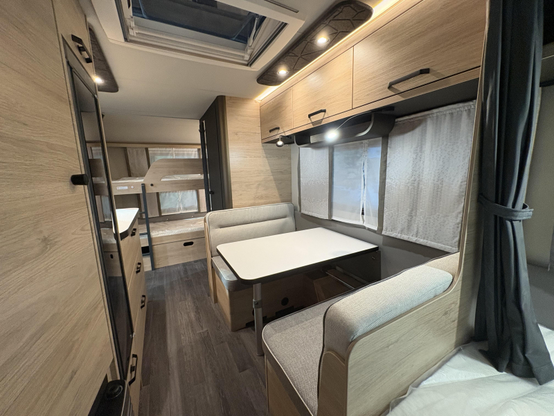 Weinsberg CaraOne Edition HOT 480 QDK stapelbed / dwarsbed  foto: 17