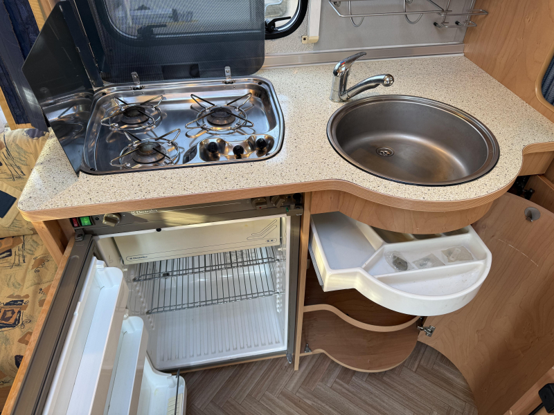 Bürstner Amara 450 TS FRANSBED RONDZIT VOORTENT  foto: 13