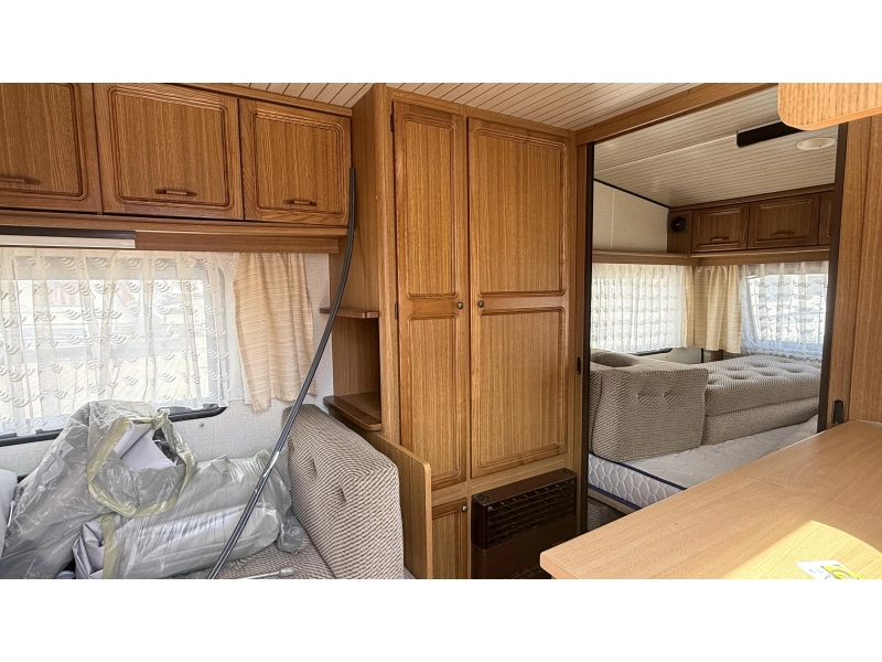 Hobby De Luxe 495 treinzit rondzit toilet  foto: 4